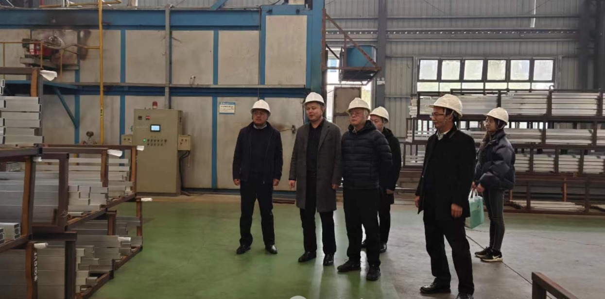 重庆再生资源集团党委书记、董事长陈松一行到铝王公司调研指导工作